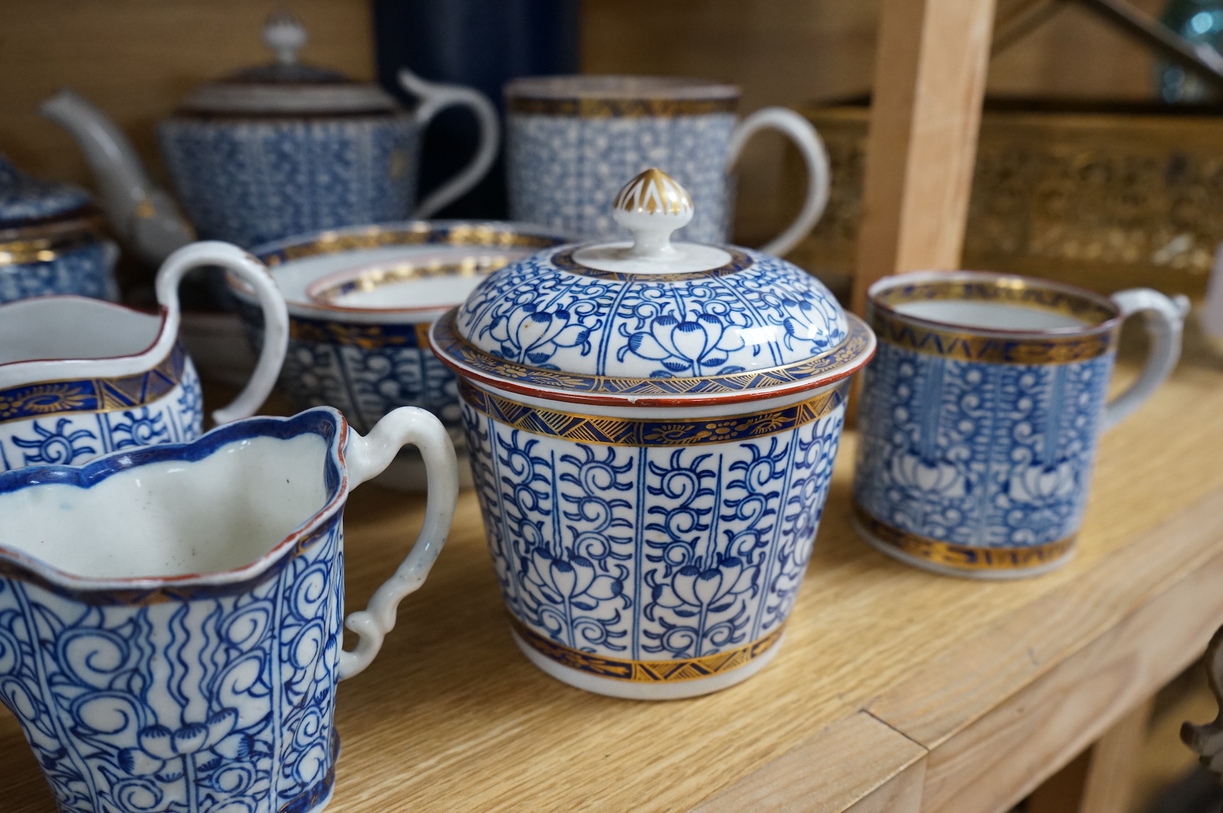A collection of Worcester Royal Lily pattern tea and coffee wares, late 18th/early 19th century, largest 22cm wide